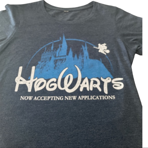 Harry Potter ladies Hogwarts tee size Small- Excellent condition! - Picture 2 of 3